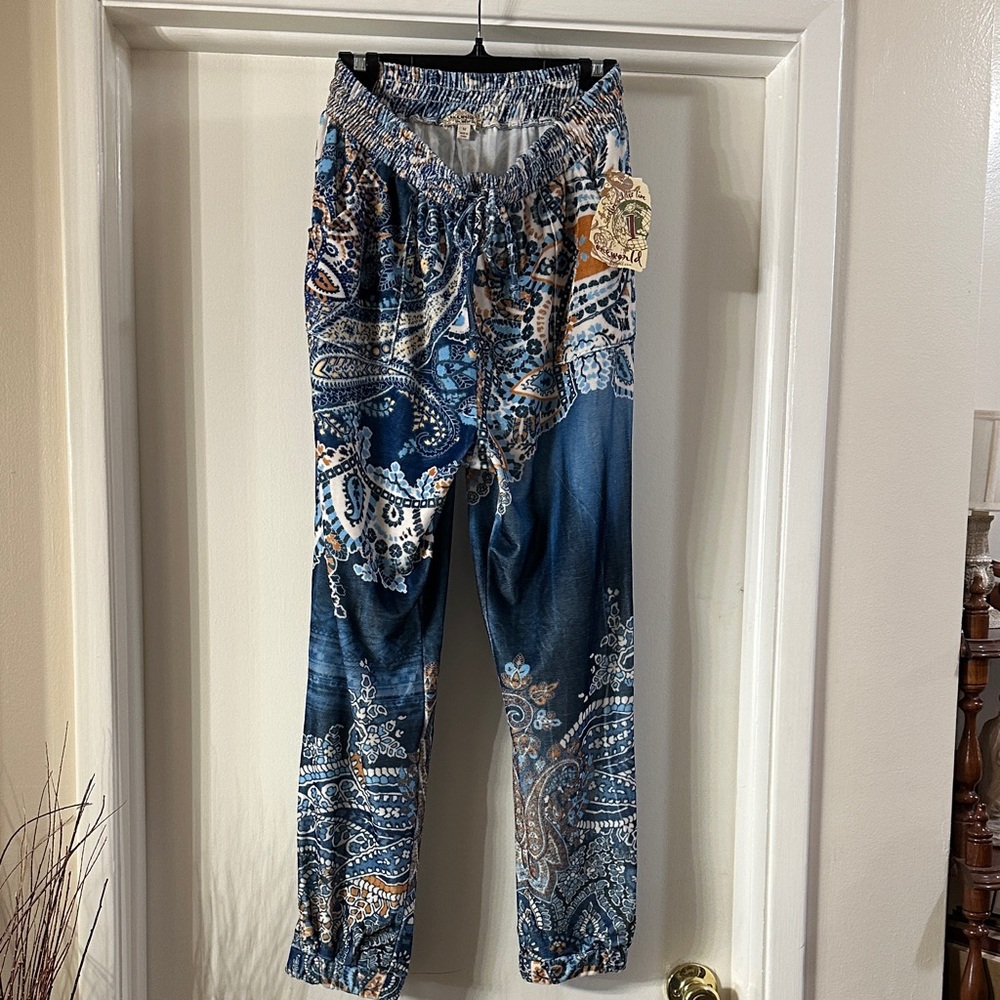 ONE WORLD Navy and White Paisley Leggings